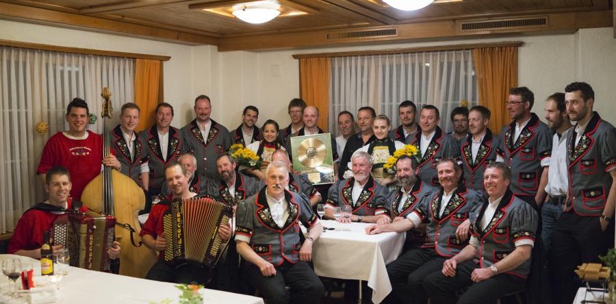 Jodlerklub Wiesenberg mit dritter Goldenen Schallplatte