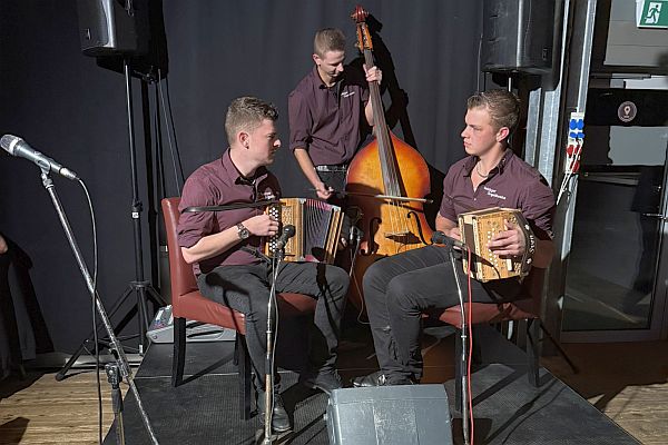 LT Goldiger Örgelibuebe